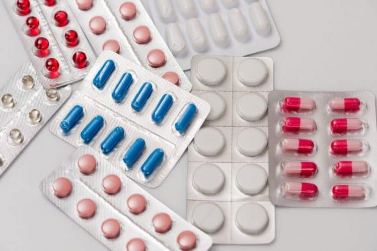 Varios blísters de fármacos y pastillas antiinflamatórias