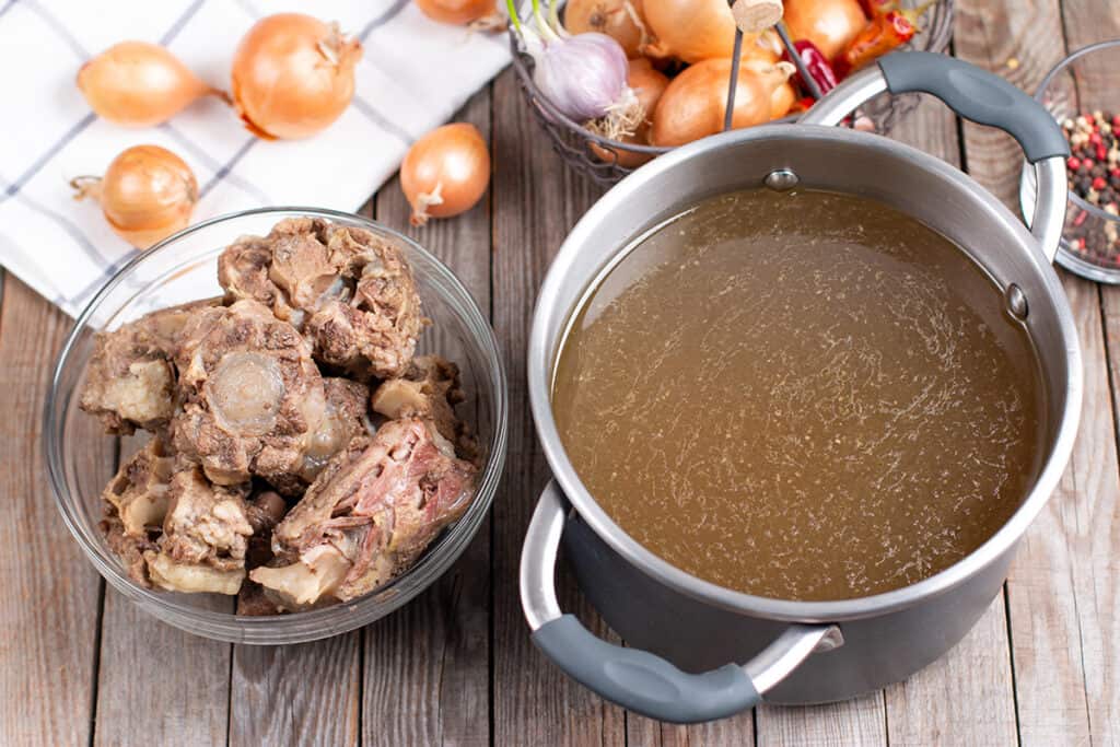 Caldo de huesos