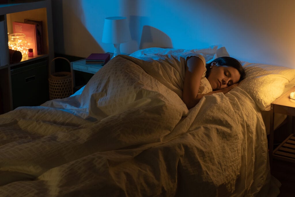 Una chica en las fases del sueño no REM