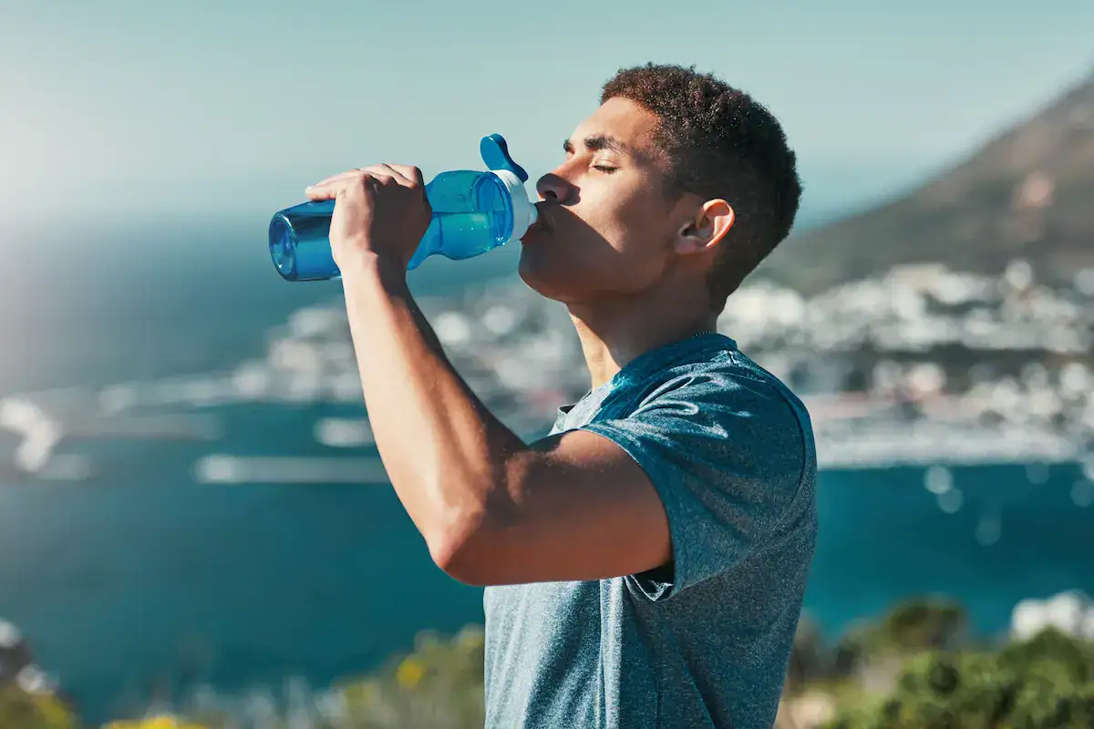 Diferencia entre agua de mar isotónica e hipertónica: composición, usos clínicos y recomendaciones de consumo